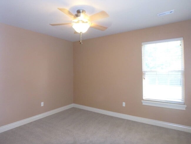 Building Photo - Great 3 Bed 2 Bath House in Mill Creek Manor!