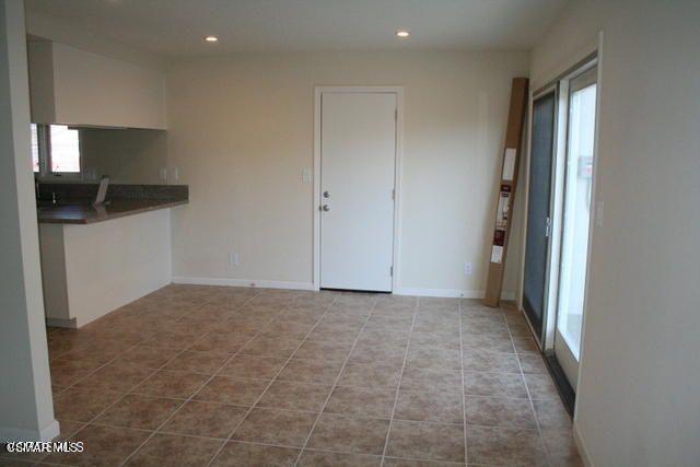 Building Photo - 77 Fallbrook Ave