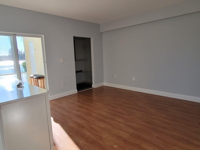 Building Photo - 4401 Crystal Lake Dr