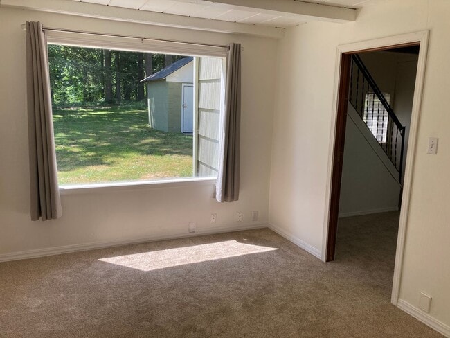 Building Photo - Large Three Bedroom on a 1+ Acre Lot