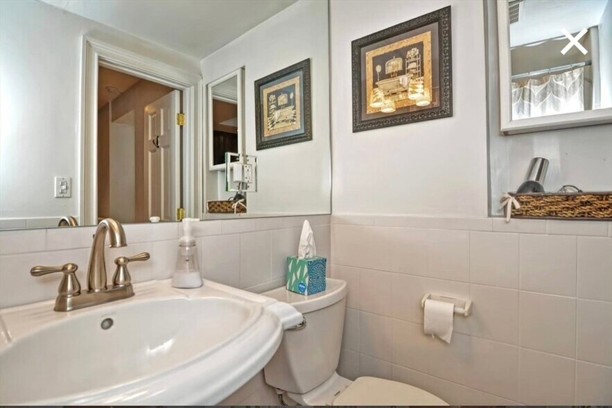 Building Photo - 49 Charles St