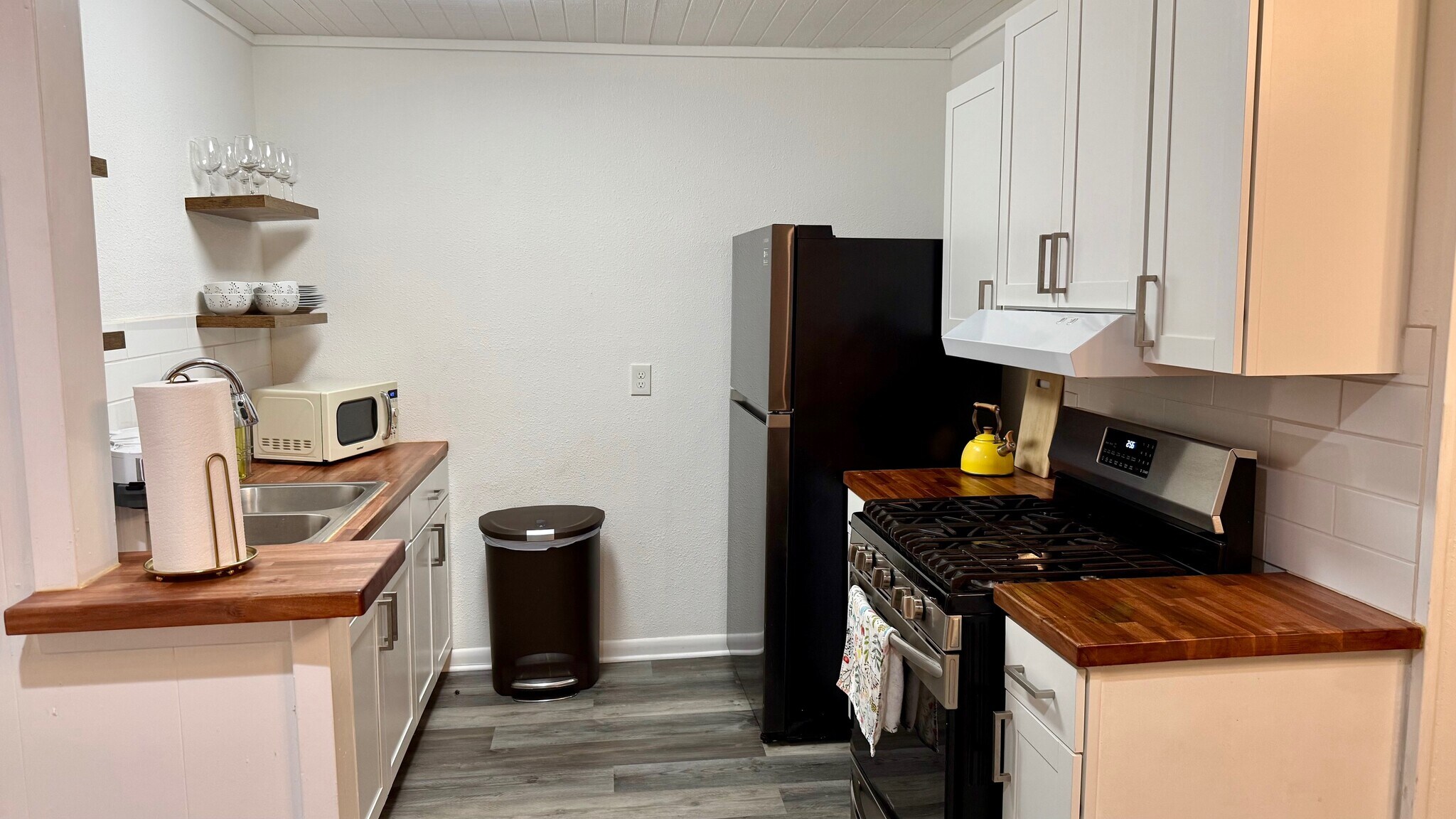 Building Photo - 1802 E University Ave