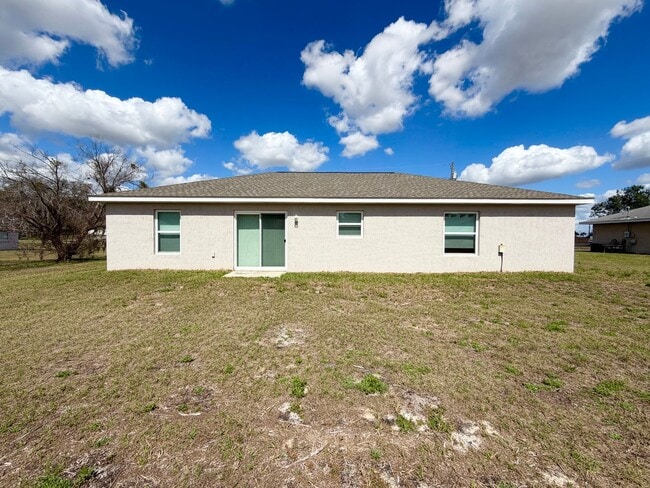 Building Photo - Desirable SE Neighborhood - 3/2/2 Silver Spring Shores **Available NOW**
