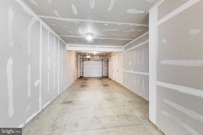 Building Photo - 16616 Crabbs Branch Way