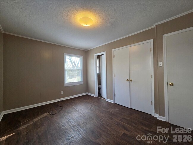 Building Photo - 743 Clarinda St