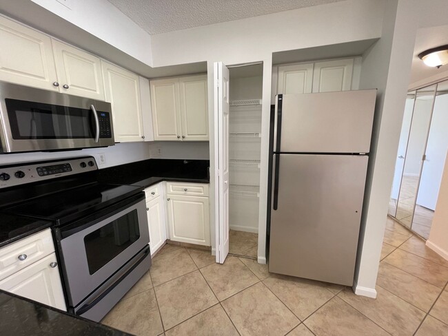 Building Photo - ANNUAL RENTAL - 1ST FLOOR 3 BED / 2 BATH C...