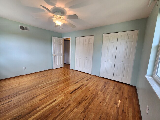 Building Photo - 720 Woodfield Dr