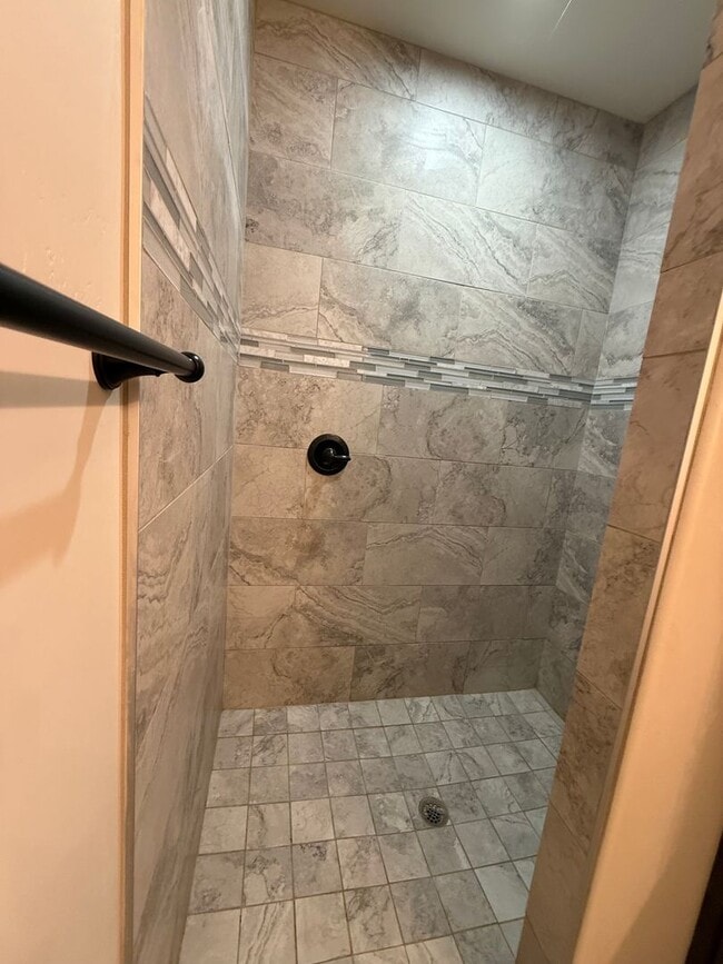 Building Photo - Spool home corner lot in the Foothills