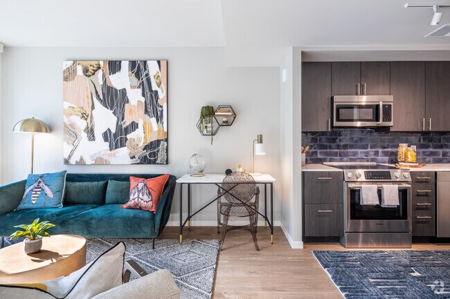 1BR, 1BA - 723 SF - Cortland Rosslyn