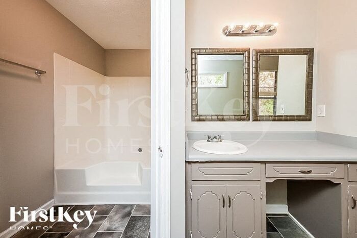 Building Photo - 765 Fieldstone Dr