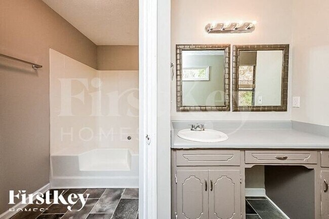 Building Photo - 765 Fieldstone Dr