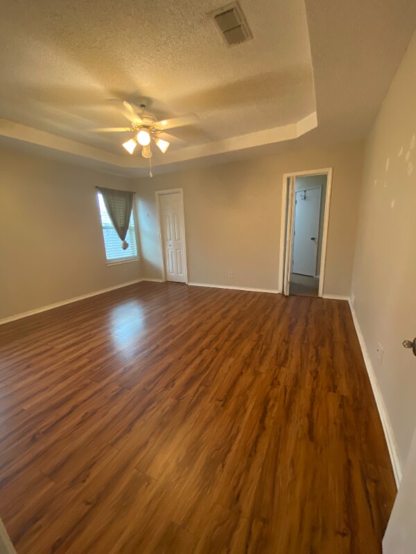 Building Photo - 1925 Willow Vale Dr