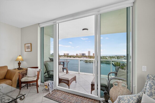 Building Photo - 2640 Lake Shore Dr