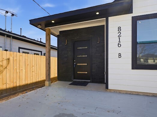 Building Photo - 8216 Locksley Rd