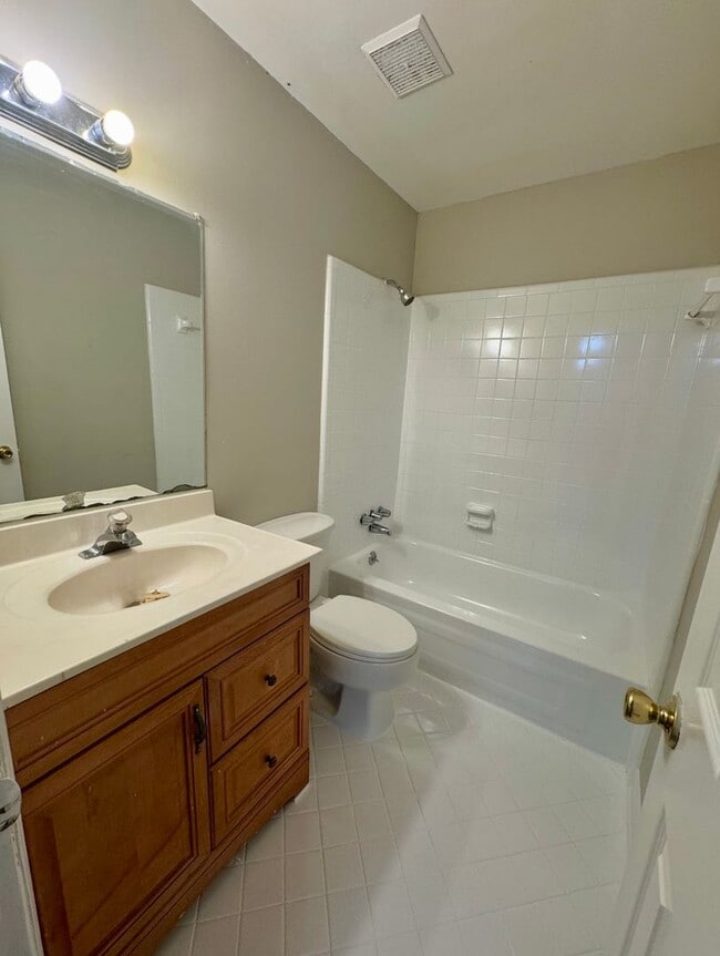 Building Photo - Freshly renovated 3 bedroom condo in Decatur