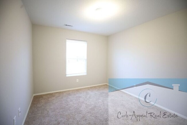 Building Photo - Beautiful 3 bed / 2 bath home with fenced back yard - Nettleton!!