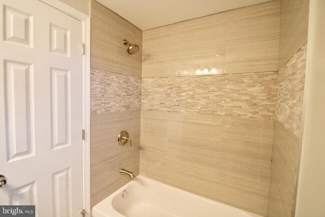 Building Photo - 3516 Mercer St