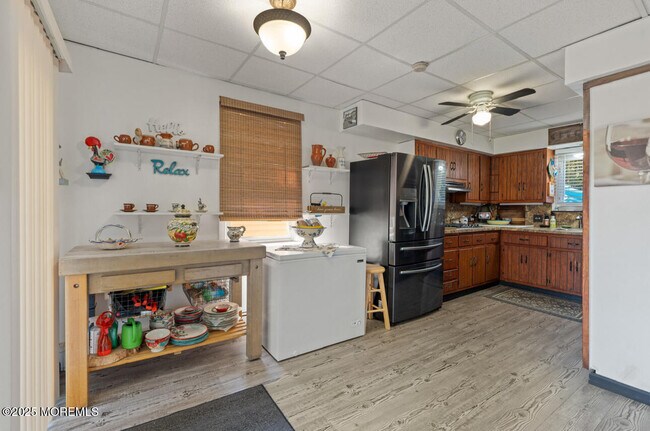 Building Photo - 517 Laurel Ave