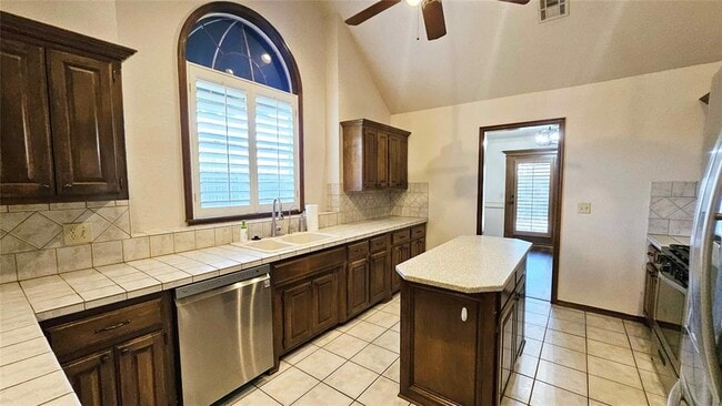 Building Photo - 1225 NW 198th St