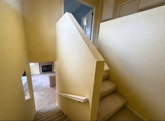 Building Photo - 3BD 2.5BA In Santa Maria, CA