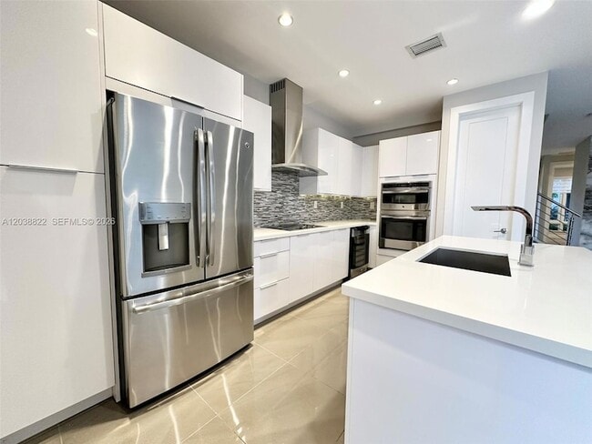 Building Photo - 10560 NW 63rd Terrace