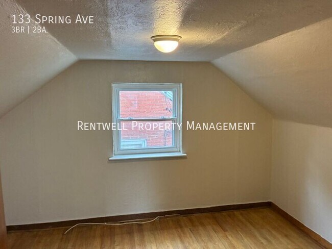 Building Photo - 133 Spring Ave
