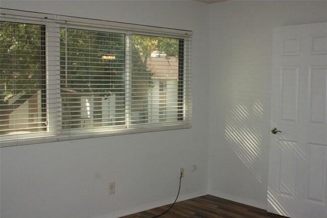 Building Photo - 12100 Melville Dr