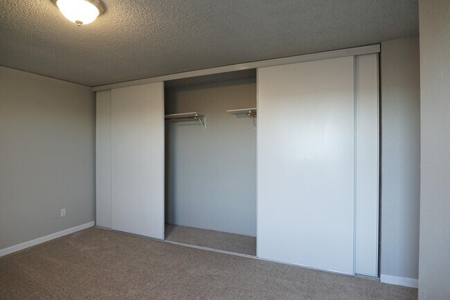 Building Photo - 25046 Lake Fenwick Rd