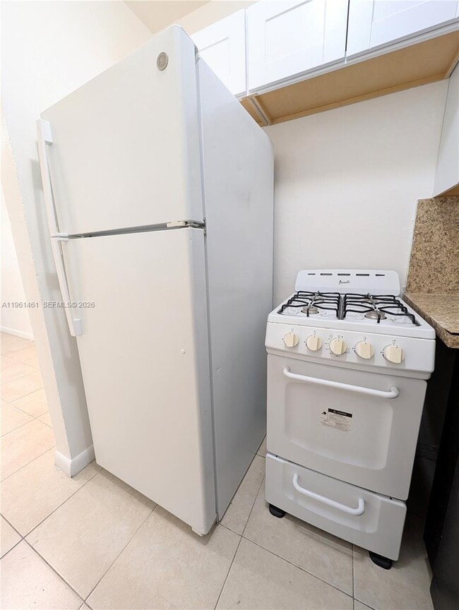 Building Photo - 1565 SW 6th St