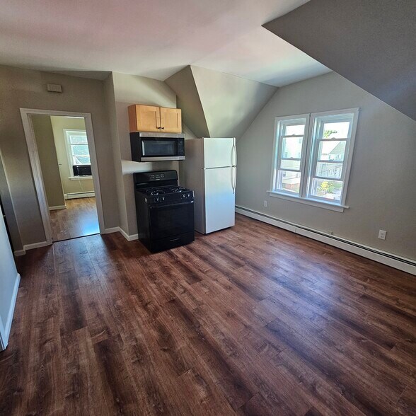 Kitchen - 151 Regent Ave