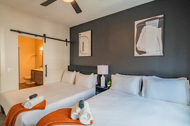 Building Photo - 15501 N Dial Blvd