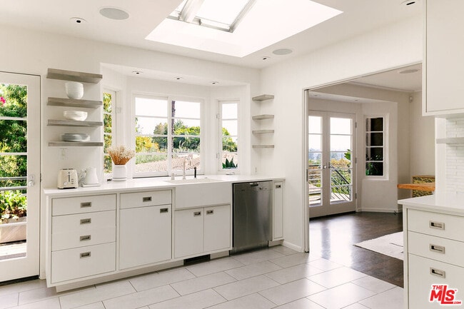 Building Photo - 4217 Cromwell Ave