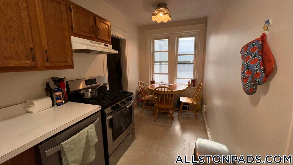 Building Photo - 50 Chester St