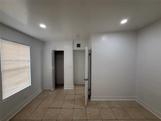 Building Photo - 1149 W 26th St