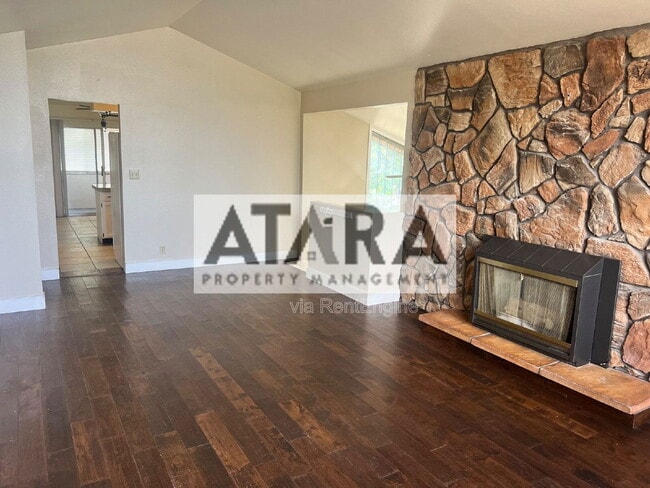 Building Photo - 270 Country Club Dr