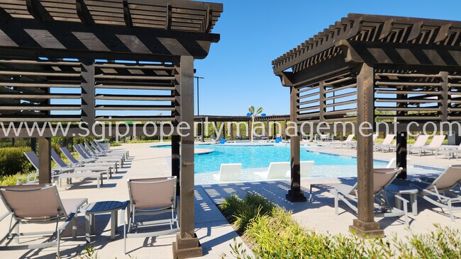 Building Photo - 417 Stagg St