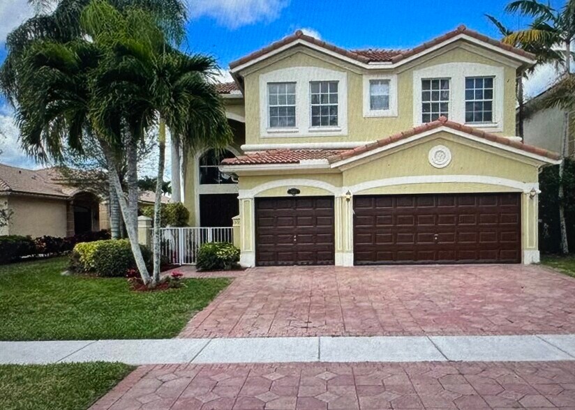 Primary Photo - 10454 Galleria St