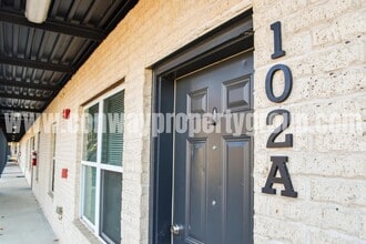 Building Photo - 2515 Martin St