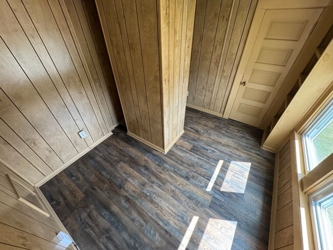 Building Photo - FOR LEASE- SINGLE-FAMILY HOME NEAR SYLVAN PARK!