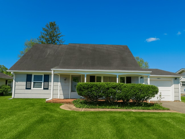 Building Photo - 2820 Belair Dr