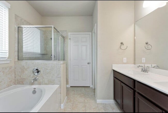 Building Photo - 8643 Vista Hills Dr