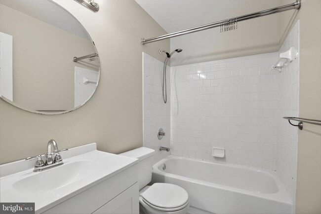Building Photo - 2492 Wentworth Dr