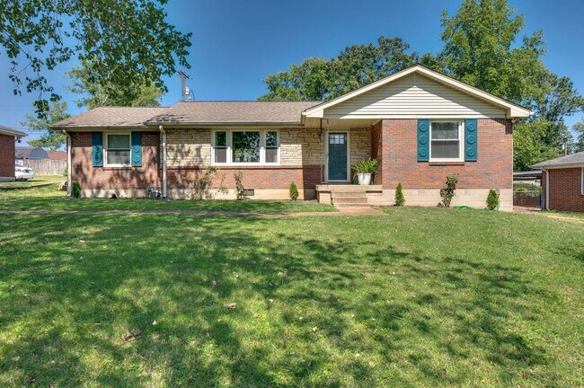 Building Photo - 3 Bedroom 1 Bath Donelson House by Two Riv...
