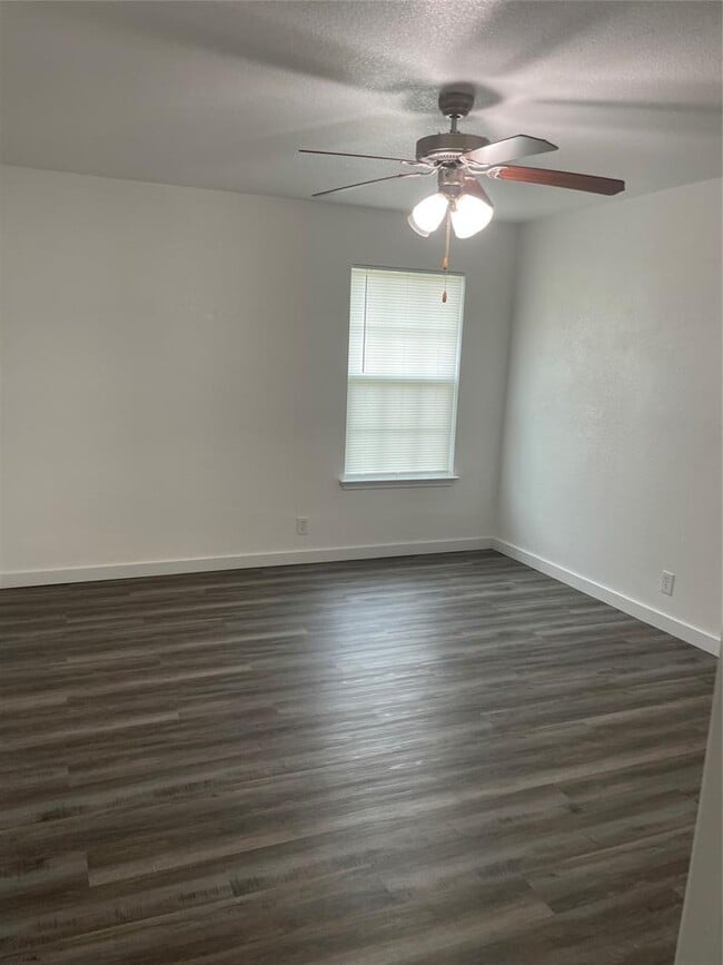 Building Photo - 304 Will Ln