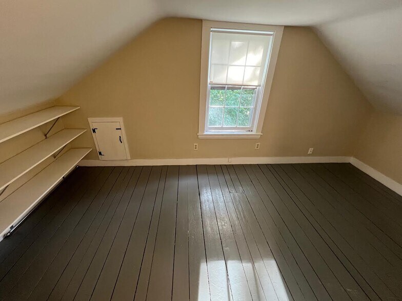 Building Photo - 1056 Beacon St