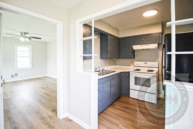 Building Photo - 2 Bed 1 Bath House Located In Council Bluf...