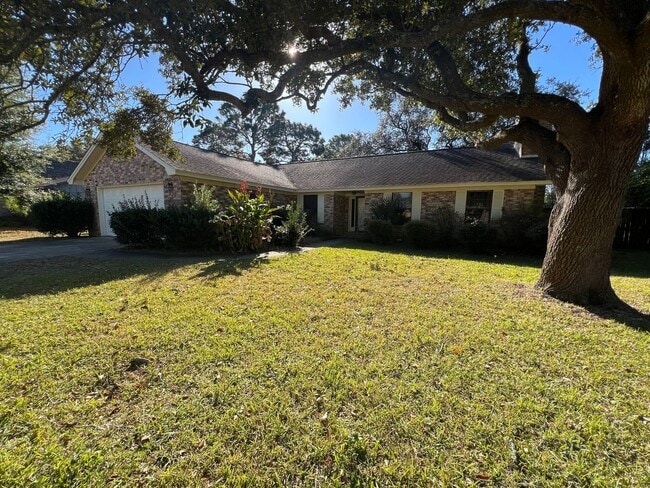 Building Photo - Pensacola - Windermere - 3 Bedroom, 2 Bath...