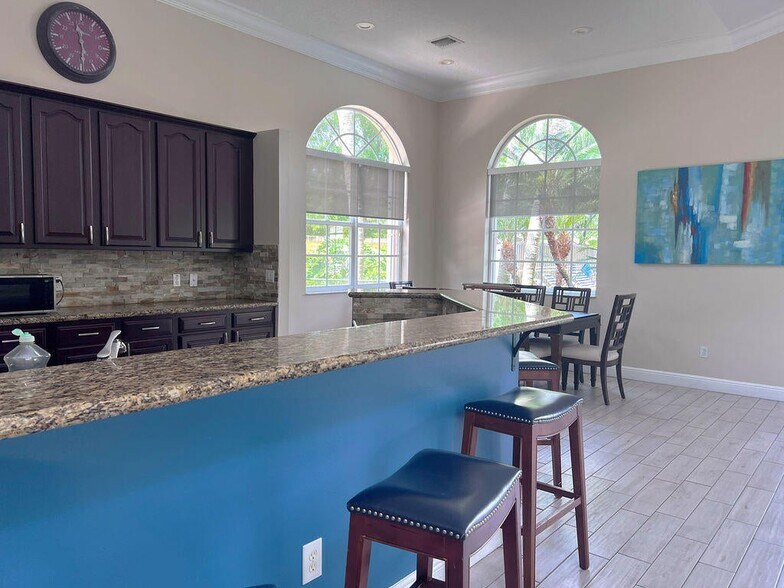 Building Photo - 137 Canterbury Pl