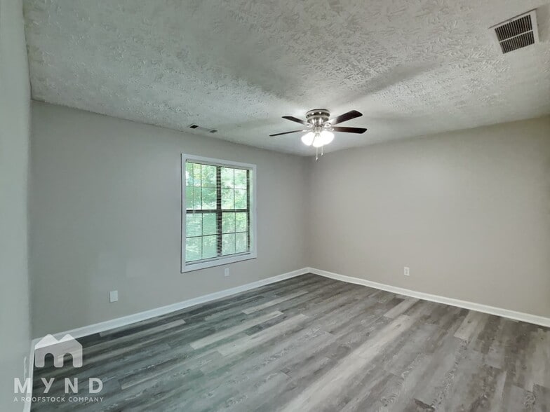 Building Photo - 4395 Coopers Creek Dr SE