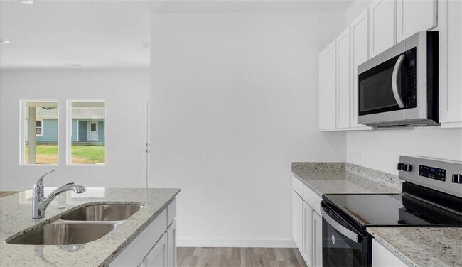 Building Photo - 200 NW Bellflower St